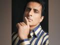 Sonu Sood breaks his silence on I-T raid controversy - Hindi News | Sonu Sood breaks his silence on I-T raid controversy | Latest entertainment News at Lokmattimes.com