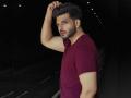 Karan Kundrra celebrated his Bigg Boss journey by drinking beer on footpath - Hindi News | Karan Kundrra celebrated his Bigg Boss journey by drinking beer on footpath | Latest maharashtra News at Lokmattimes.com