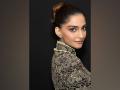 If turban can be a choice, then why not hijab: Sonam Kapoor reacts to Karnataka hijab row - Hindi News | If turban can be a choice, then why not hijab: Sonam Kapoor reacts to Karnataka hijab row | Latest entertainment News at Lokmattimes.com