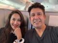 Madhuri Dixit grooves with husband Sriram Nene to 'Tamma Tamma' - Hindi News | Madhuri Dixit grooves with husband Sriram Nene to 'Tamma Tamma' | Latest maharashtra News at Lokmattimes.com