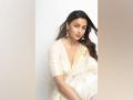 Alia Bhatt jets off to Berlin for 'Gangubai Kathiawadi' world premiere - Hindi News | Alia Bhatt jets off to Berlin for 'Gangubai Kathiawadi' world premiere | Latest maharashtra News at Lokmattimes.com