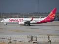 On not presenting negative COVID report, SpiceJet crew spent 21 hrs in plane, then returned - Hindi News | On not presenting negative COVID report, SpiceJet crew spent 21 hrs in plane, then returned | Latest national News at Lokmattimes.com