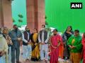 Parliament Winter Session: Rahul Gandhi meets 12 RS MPs protesting against their suspension - Hindi News | Parliament Winter Session: Rahul Gandhi meets 12 RS MPs protesting against their suspension | Latest politics News at Lokmattimes.com