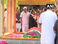 Sushma Swaraj cremated with state honours, daughter Bansuri performs last rites - Hindi News | Sushma Swaraj cremated with state honours, daughter Bansuri performs last rites | Latest national News at Lokmattimes.com