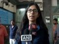 DCW Chief meet woman journalist injured in phone snatching incident, urges Centre for stringent law - Hindi News | DCW Chief meet woman journalist injured in phone snatching incident, urges Centre for stringent law | Latest national News at Lokmattimes.com