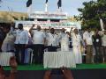 TN: Political parties stage protest against 'black laws' enacted by Centre - Hindi News | TN: Political parties stage protest against 'black laws' enacted by Centre | Latest national News at Lokmattimes.com