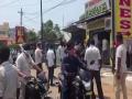 People flock outside liquor shops across Telangana as they reopen today - Hindi News | People flock outside liquor shops across Telangana as they reopen today | Latest national News at Lokmattimes.com