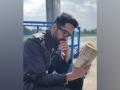 Ayushmann Khurrana pens thoughtful poem on 'World Book Day' - Hindi News | Ayushmann Khurrana pens thoughtful poem on 'World Book Day' | Latest entertainment News at Lokmattimes.com