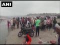 Devotees take holy dip in Triveni Sangam at Prayagraj - Hindi News | Devotees take holy dip in Triveni Sangam at Prayagraj | Latest national News at Lokmattimes.com
