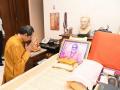 Maharashtra: Uddhav Thackeray pays tribute to Balasaheb Thackeray at Matoshree - Hindi News | Maharashtra: Uddhav Thackeray pays tribute to Balasaheb Thackeray at Matoshree | Latest politics News at Lokmattimes.com