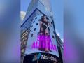Fans celebrate Sara Ali Khan's birthday with flash mob at New York's Times Square - Hindi News | Fans celebrate Sara Ali Khan's birthday with flash mob at New York's Times Square | Latest entertainment News at Lokmattimes.com