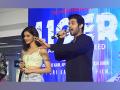 Vijay Deverakonda, Ananya Panday leaves 'Liger' event midway after massive turnout - Hindi News | Vijay Deverakonda, Ananya Panday leaves 'Liger' event midway after massive turnout | Latest entertainment News at Lokmattimes.com