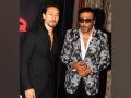 Tiger Shroff says 'happy 18th birthday' to 65-year-old Jackie Shroff - Hindi News | Tiger Shroff says 'happy 18th birthday' to 65-year-old Jackie Shroff | Latest maharashtra News at Lokmattimes.com