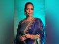 Esha Gupta shares experience working with Suniel Shetty in 'Invisible Woman' - Hindi News | Esha Gupta shares experience working with Suniel Shetty in 'Invisible Woman' | Latest maharashtra News at Lokmattimes.com
