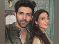 'Theek se karna mera remake,' says Tabu to Kartik Aaryan for 'Shehzada' - Hindi News | 'Theek se karna mera remake,' says Tabu to Kartik Aaryan for 'Shehzada' | Latest entertainment News at Lokmattimes.com