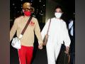 Viral Video: Ranveer Singh-Deepika Padukone walk hand-in-hand as they return from US trip - Hindi News | Viral Video: Ranveer Singh-Deepika Padukone walk hand-in-hand as they return from US trip | Latest entertainment News at Lokmattimes.com