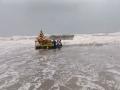 Mysterious gold-coloured chariot washes ashore in Andhra's Srikakulam - Hindi News | Mysterious gold-coloured chariot washes ashore in Andhra's Srikakulam | Latest national News at Lokmattimes.com