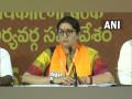 Smriti Irani slams KCR for not receiving PM Modi at Hyderabad airport - Hindi News | Smriti Irani slams KCR for not receiving PM Modi at Hyderabad airport | Latest national News at Lokmattimes.com