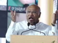 Rahul Gandhi not afraid of anyone or anything, says Kharge - Hindi News | Rahul Gandhi not afraid of anyone or anything, says Kharge | Latest politics News at Lokmattimes.com