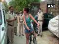 Uruguayan woman flouts COVID-19 lockdown norms in Delhi, argues with cops - Hindi News | Uruguayan woman flouts COVID-19 lockdown norms in Delhi, argues with cops | Latest national News at Lokmattimes.com