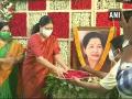 As our Amma wished, our govt should be there even after 100 years: Sasikala after paying tributes to Jayalalithaa - Hindi News | As our Amma wished, our govt should be there even after 100 years: Sasikala after paying tributes to Jayalalithaa | Latest national News at Lokmattimes.com