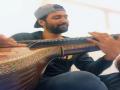 Vicky Kaushal practices Raag Yaman on sitar, treats fans with a video - Hindi News | Vicky Kaushal practices Raag Yaman on sitar, treats fans with a video | Latest entertainment News at Lokmattimes.com
