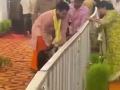 Volunteer flings woman at Bageshwar Dham Dhirendra Shastri's event - Hindi News | Volunteer flings woman at Bageshwar Dham Dhirendra Shastri's event | Latest national News at Lokmattimes.com
