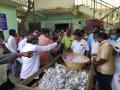 TN church distributes food to civic body workers on Easter - Hindi News | TN church distributes food to civic body workers on Easter | Latest national News at Lokmattimes.com