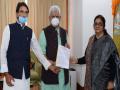 Congress's Rajni Patil submits memorandum to LG highlighting problems of Jammu and Kashmir - Hindi News | Congress's Rajni Patil submits memorandum to LG highlighting problems of Jammu and Kashmir | Latest national News at Lokmattimes.com