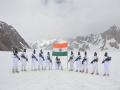 Swarnim Vijay Flame reaches Siachen Glacier to commemorate 50 years of victory - Hindi News | Swarnim Vijay Flame reaches Siachen Glacier to commemorate 50 years of victory | Latest national News at Lokmattimes.com