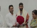 Andhra Pradesh CM felicitates Kidambi Srikanth, announces 5 acres of land to set up badminton academy - Hindi News | Andhra Pradesh CM felicitates Kidambi Srikanth, announces 5 acres of land to set up badminton academy | Latest other-sports News at Lokmattimes.com