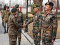 Northern Army Commander reviews situation along LOC in Kashmir valley - Hindi News | Northern Army Commander reviews situation along LOC in Kashmir valley | Latest national News at Lokmattimes.com
