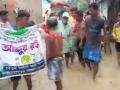 TMC MLA forced to walk on muddy road in Bengal - Hindi News | TMC MLA forced to walk on muddy road in Bengal | Latest politics News at Lokmattimes.com
