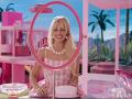 'Barbie' set visitors high-fived Ryan Gosling but 'wouldn’t say anything' to Margot Robbie - Hindi News | 'Barbie' set visitors high-fived Ryan Gosling but 'wouldn’t say anything' to Margot Robbie | Latest international News at Lokmattimes.com
