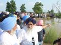 Sukhbir Badal visits flood-hit villages along Pakistan border, blames govt for releasing water - Hindi News | Sukhbir Badal visits flood-hit villages along Pakistan border, blames govt for releasing water | Latest politics News at Lokmattimes.com