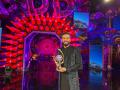 'BBOTT2': Elvish becomes 1st wildcard in 'Bigg Boss' history to win the show - Hindi News | 'BBOTT2': Elvish becomes 1st wildcard in 'Bigg Boss' history to win the show | Latest international News at Lokmattimes.com