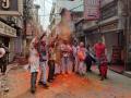 UP: 100-year-old tradition of celebrating Holi a day before kept alive in Lucknow's Sarafa market - Hindi News | UP: 100-year-old tradition of celebrating Holi a day before kept alive in Lucknow's Sarafa market | Latest national News at Lokmattimes.com