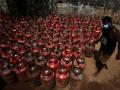 LPG cylinder prices rose 45% in 5 years after 58 revisions - Hindi News | LPG cylinder prices rose 45% in 5 years after 58 revisions | Latest international News at Lokmattimes.com