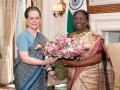 Sonia meets President Droupadi Murmu - Hindi News | Sonia meets President Droupadi Murmu | Latest politics News at Lokmattimes.com