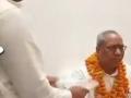 UP Minister 'worshipped' on Guru Purnima - Hindi News | UP Minister 'worshipped' on Guru Purnima | Latest politics News at Lokmattimes.com