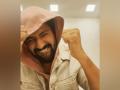 Vicky Kaushal imitates 'Purple Hat' rap, receives comments from Deepika, Hrithik - Hindi News | Vicky Kaushal imitates 'Purple Hat' rap, receives comments from Deepika, Hrithik | Latest maharashtra News at Lokmattimes.com