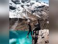 Travel influencer couple called out for 'dangerous' cliff-hanging photo - Hindi News | Travel influencer couple called out for 'dangerous' cliff-hanging photo | Latest lifestyle News at Lokmattimes.com