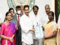 Jagan Reddy launches YSR Bima scheme, poor families of accident victims to get Rs 10,000 aid - Hindi News | Jagan Reddy launches YSR Bima scheme, poor families of accident victims to get Rs 10,000 aid | Latest national News at Lokmattimes.com