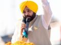 Bhagwant Mann becomes reason behind father-son reunion - Hindi News | Bhagwant Mann becomes reason behind father-son reunion | Latest politics News at Lokmattimes.com