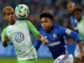 Schalke's McKennie stages armband protest during Bremen clash - Hindi News | Schalke's McKennie stages armband protest during Bremen clash | Latest football News at Lokmattimes.com