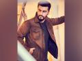 Arjun Kapoor tags Virat Kohli on funny video showing 'cricket during quarantine' - Hindi News | Arjun Kapoor tags Virat Kohli on funny video showing 'cricket during quarantine' | Latest entertainment News at Lokmattimes.com