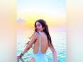 Janhvi Kapoor stuns in monokini, shares stunning glimpses of Maldives' sunset - Hindi News | Janhvi Kapoor stuns in monokini, shares stunning glimpses of Maldives' sunset | Latest entertainment News at Lokmattimes.com