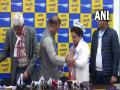Virender Sehwag's sister Anju joins AAP in Delhi - Hindi News | Virender Sehwag's sister Anju joins AAP in Delhi | Latest national News at Lokmattimes.com