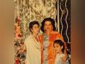 Kareena Kapoor Khan shares priceless throwback picture with Karisma, mother Babita - Hindi News | Kareena Kapoor Khan shares priceless throwback picture with Karisma, mother Babita | Latest entertainment News at Lokmattimes.com