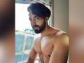 Ayushmann Khurrana offers piece of advice, shares stunning shirtless picture - Hindi News | Ayushmann Khurrana offers piece of advice, shares stunning shirtless picture | Latest entertainment News at Lokmattimes.com
